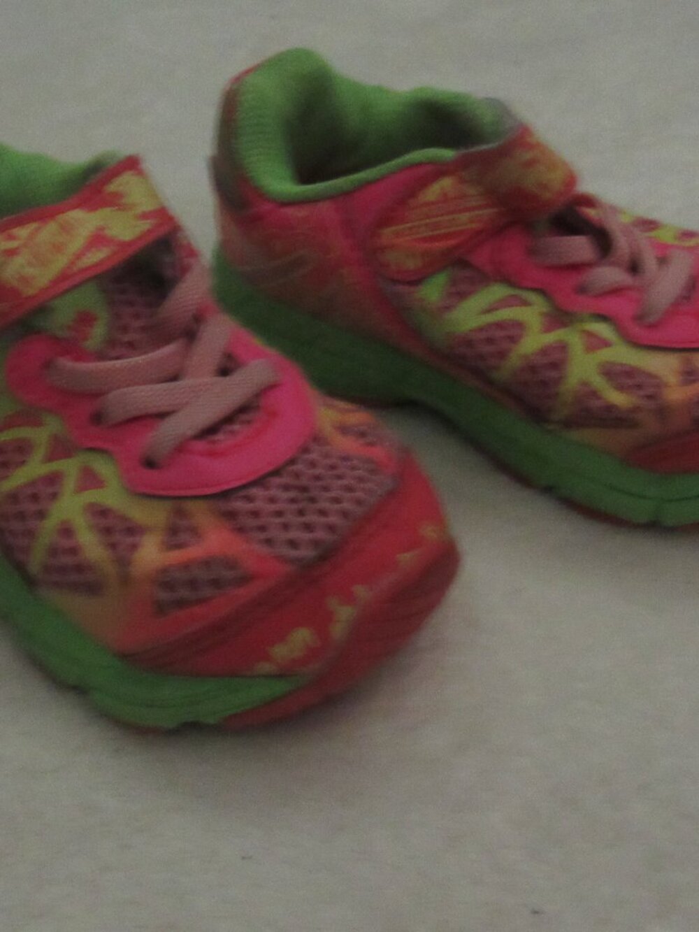 Asics Gel Noosa Kid Shoes  Toddler Size 6 USED